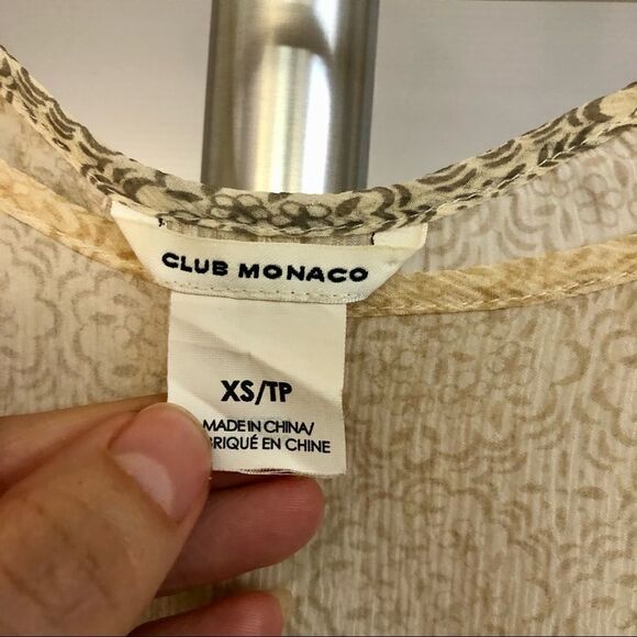 CLUB MONACO Silk Sheer Cold Shoulder Short Sleeve Blouse Yellow Grey Print Sz XS - Picture 7 of 8